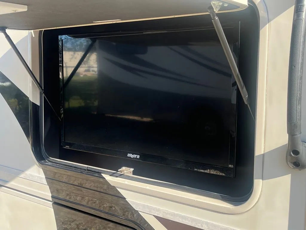 2018 Coachmen Mirada 35LS - Photo 3