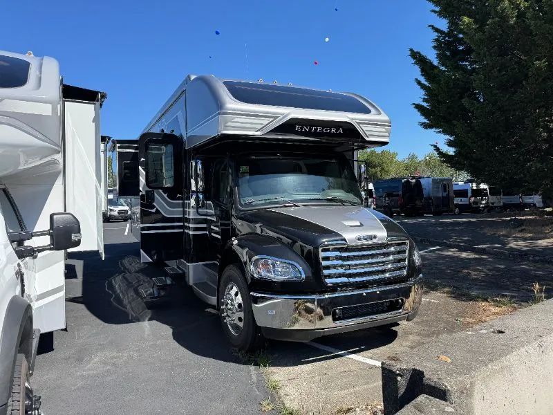 2025 Entegra Coach Accolade XL 37K - Photo 2