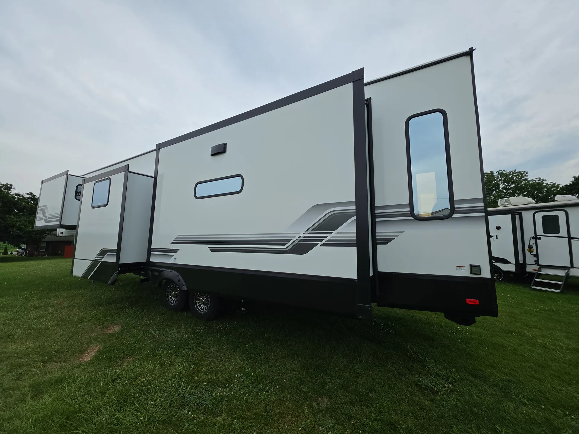 2027 Forest River Sabre 36FLX - Photo 4