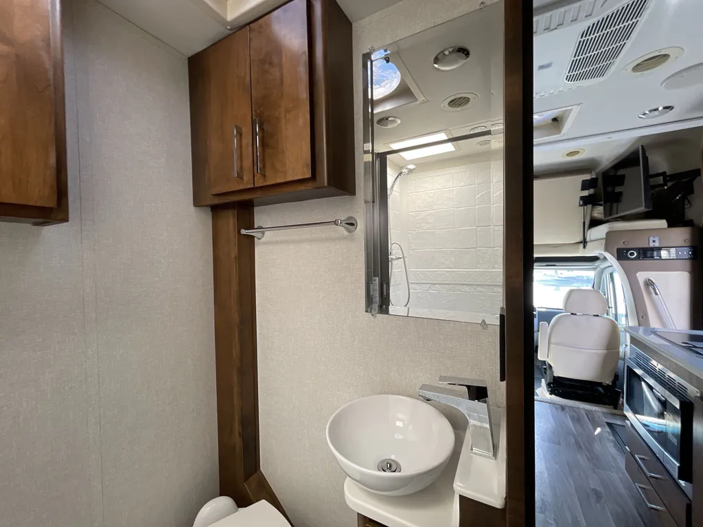 2019 Tiffin Wayfarer 25 QW, Photos photo 17
