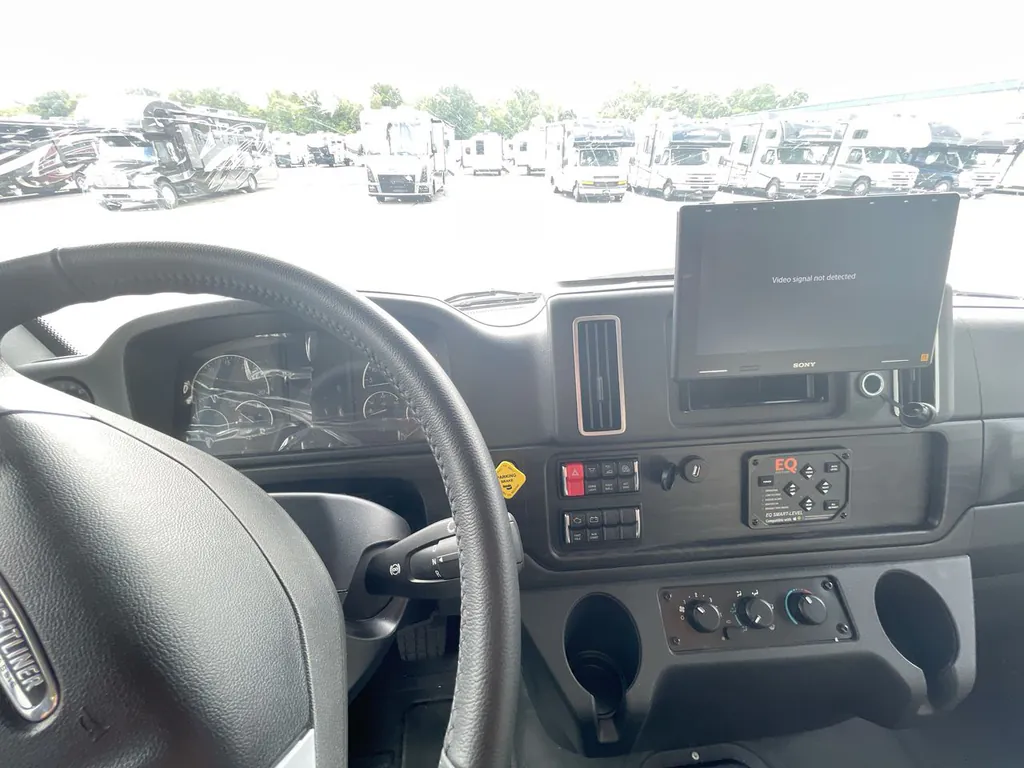 2027 Entegra Coach Accolade 37K, Photos photo 3