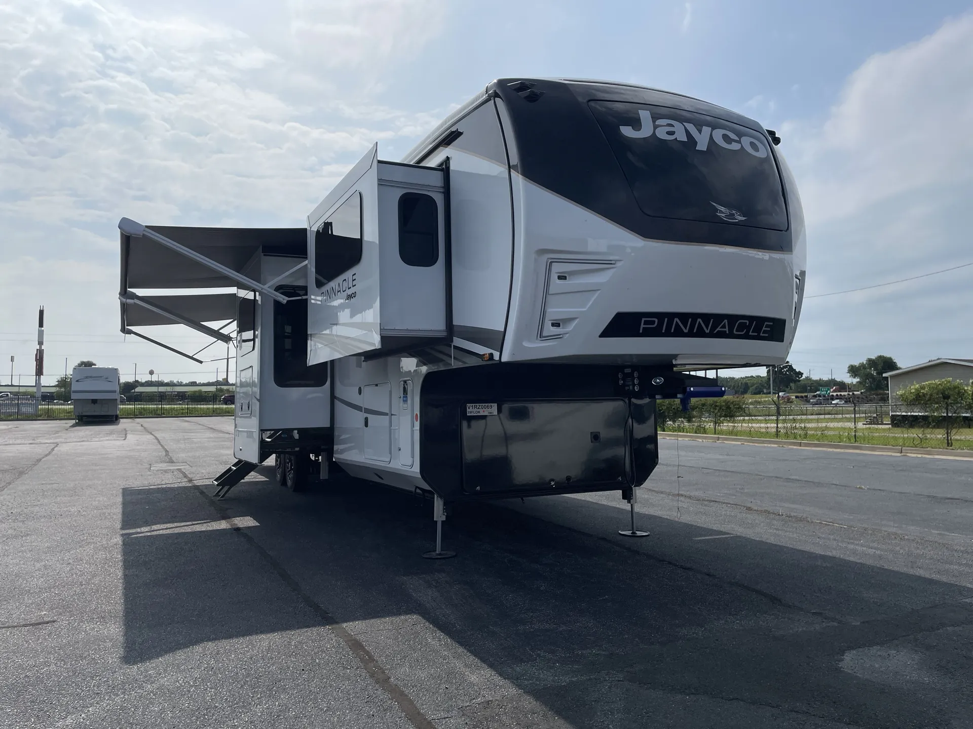2027 Jayco Pinnacle 39FLOK - Photo 2
