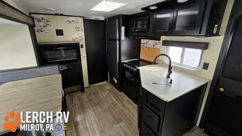2022 Forest River Cherokee Grey Wolf 23MK — Photo 7