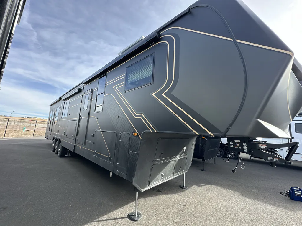 2026 Keystone Raptor 441, Photos photo 5