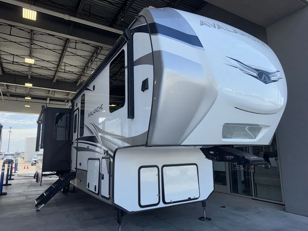 2023 Keystone Avalanche 390DS