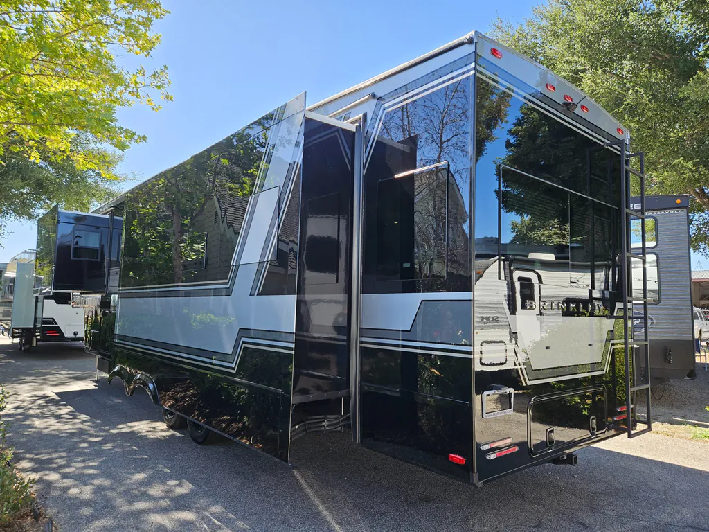 2026 Brinkley Model Z 3600, Photos photo 3