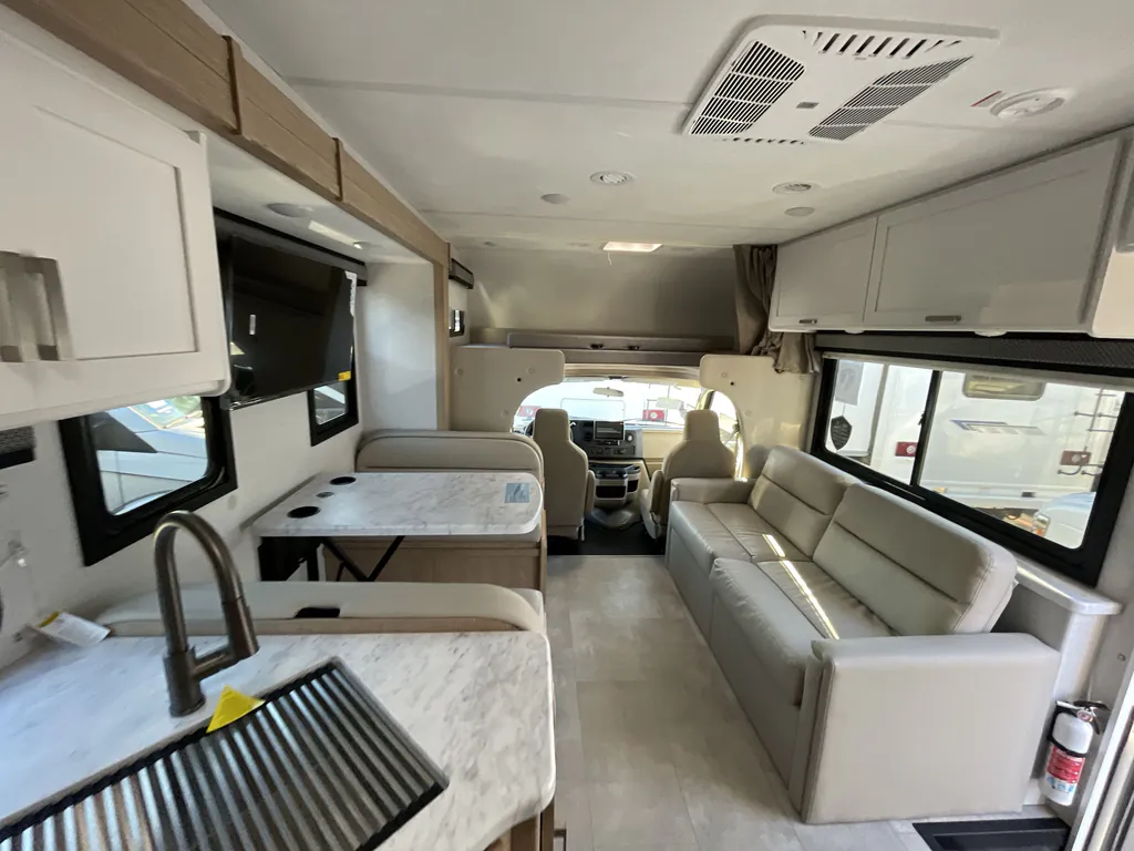 2026 Thor Motor Coach Freedom Elite 28HE, Photos photo 3