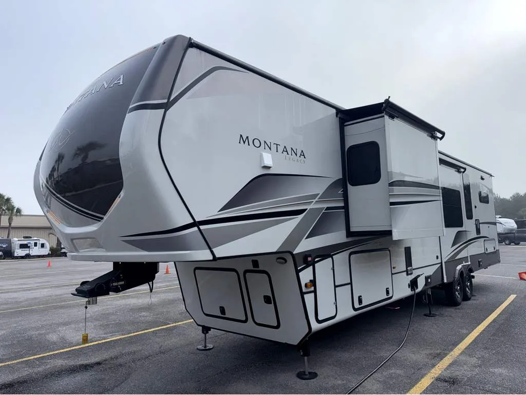 2024 Keystone Montana 3901RK - Photo 3