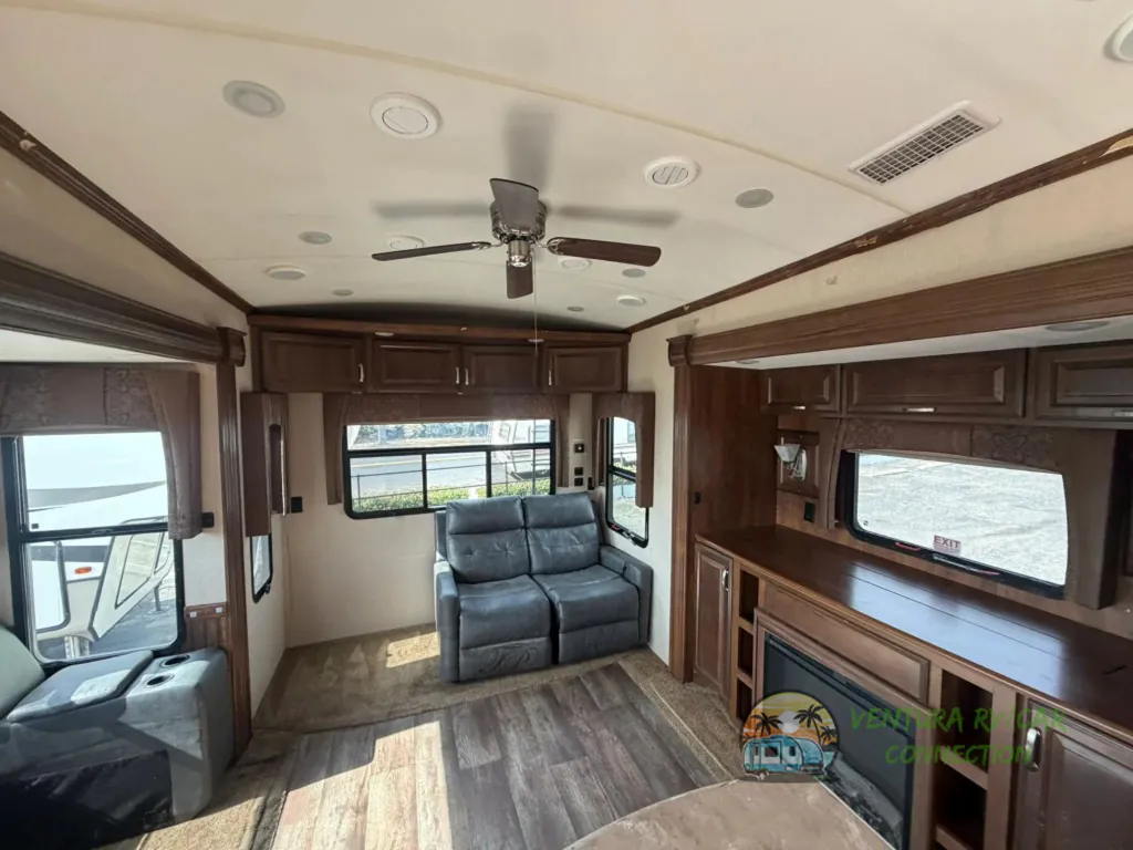 2016 Forest River Cardinal 3455RL, Photos photo 32