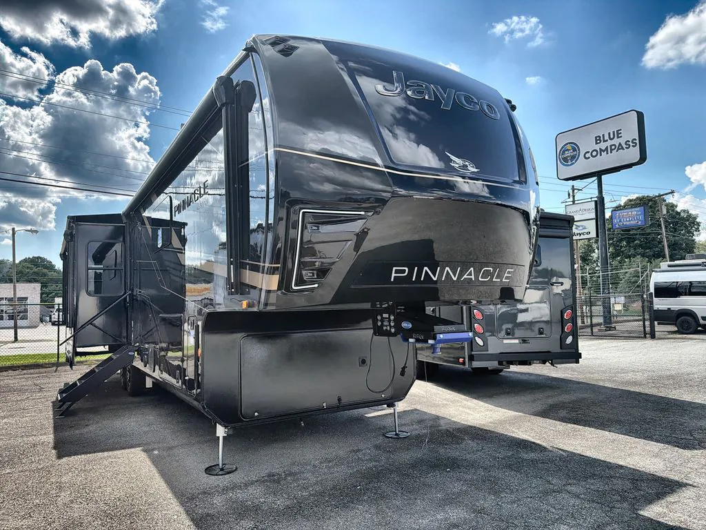 2027 Jayco Pinnacle 36FBTS, Photos photo 5