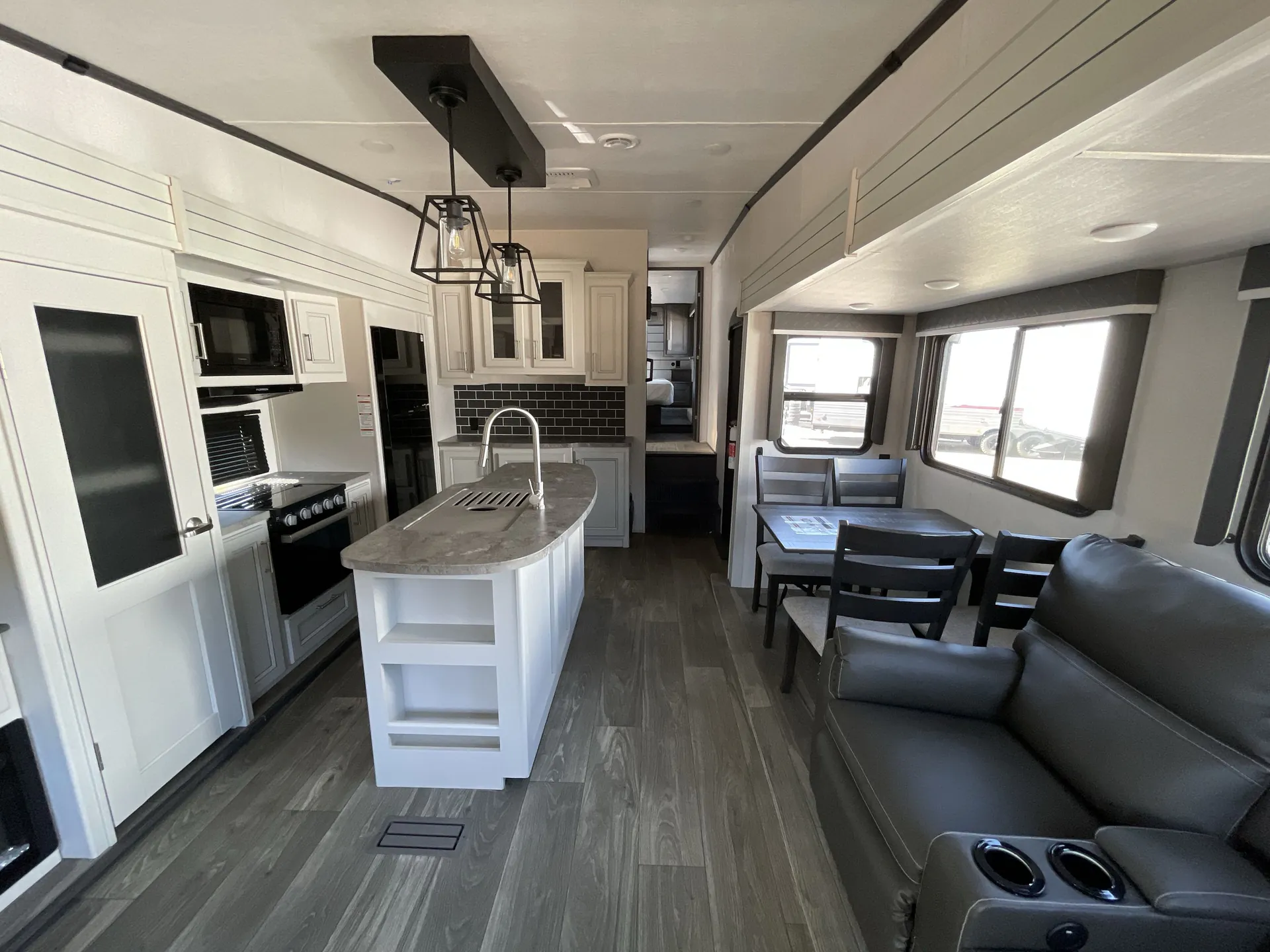 2024 Keystone Cougar Half-Ton 29RLISE - Photo 4