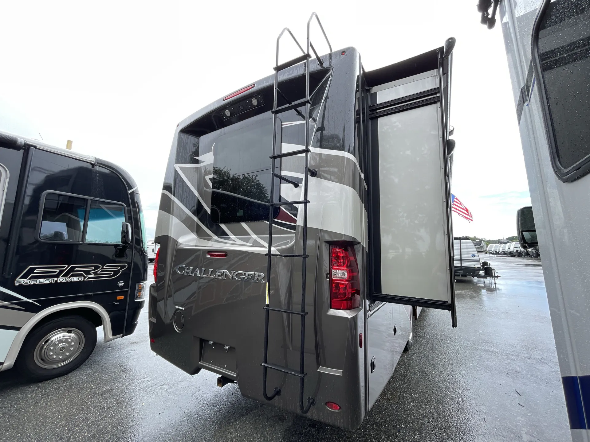 2023 Thor Motor Coach Challenger 35MQ — living area main