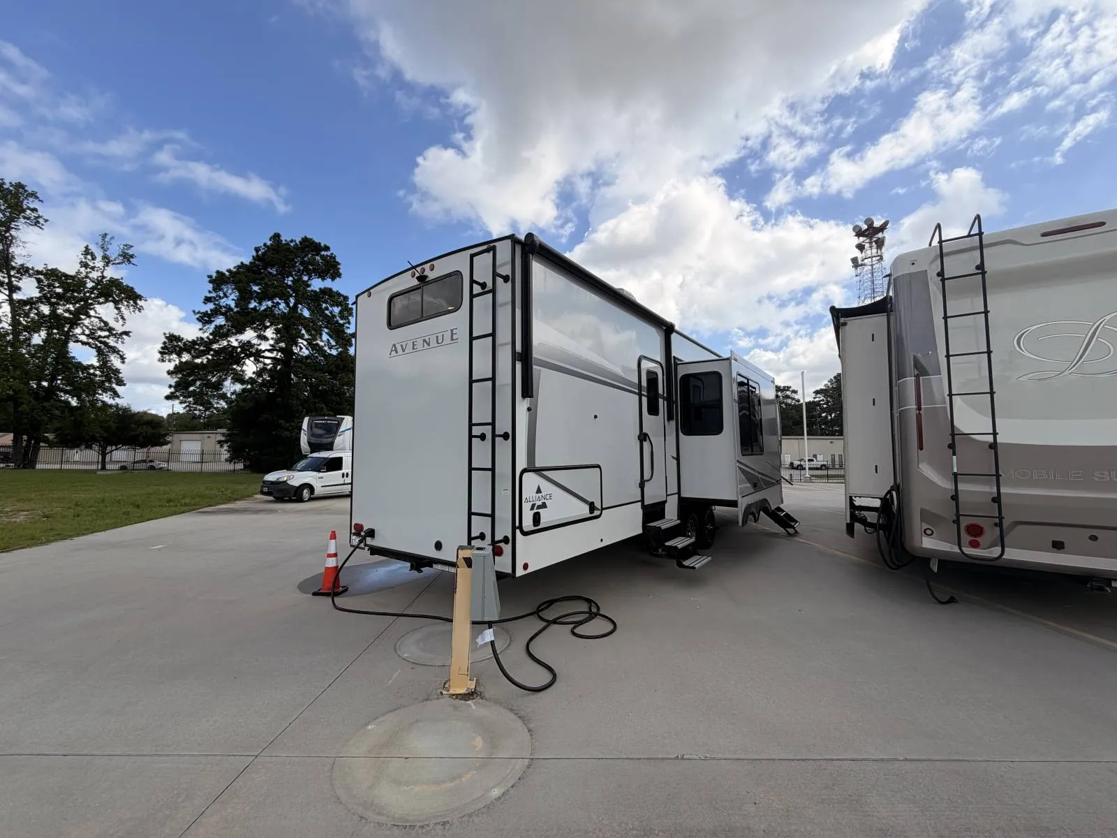 2024 Alliance RV Avenue 38DBL - Photo 3