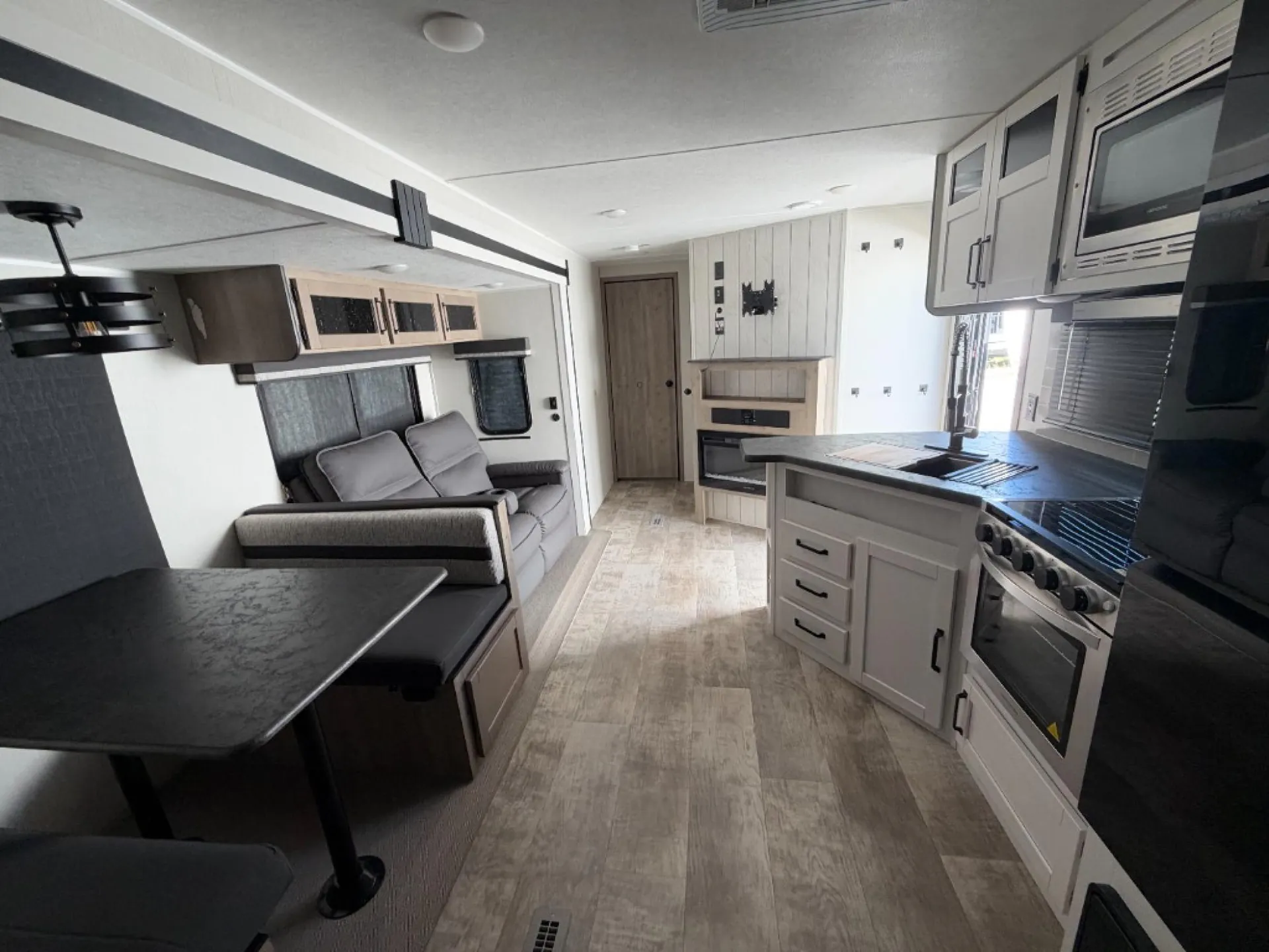 2025 Palomino Puma 32BHQS - Photo 4