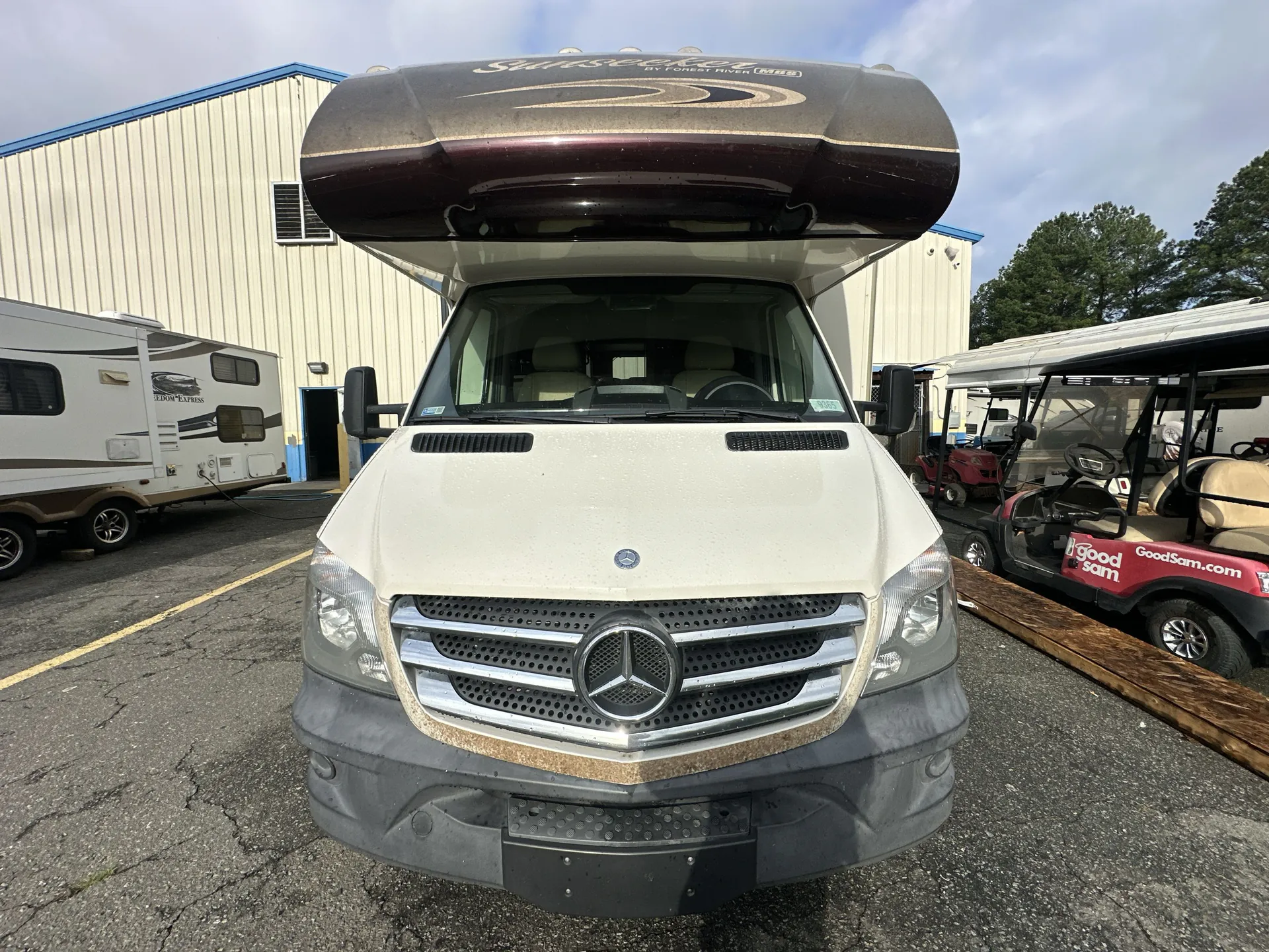 2016 Forest River Sunseeker MBS 2400R — campside