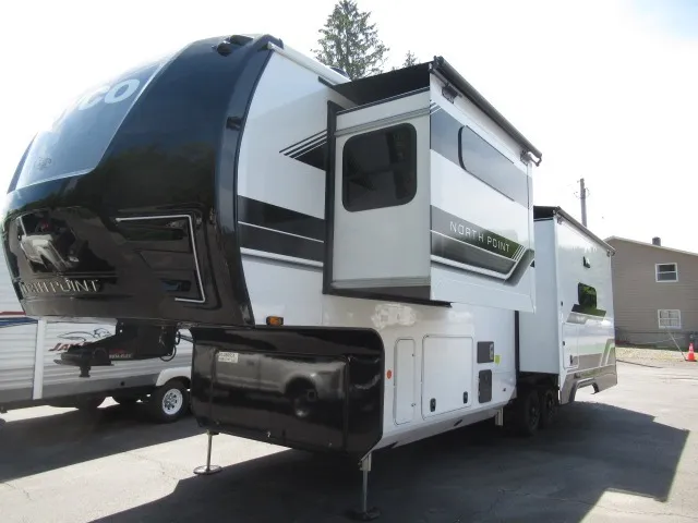 2027 Jayco North Point 310RLTS - Photo 4