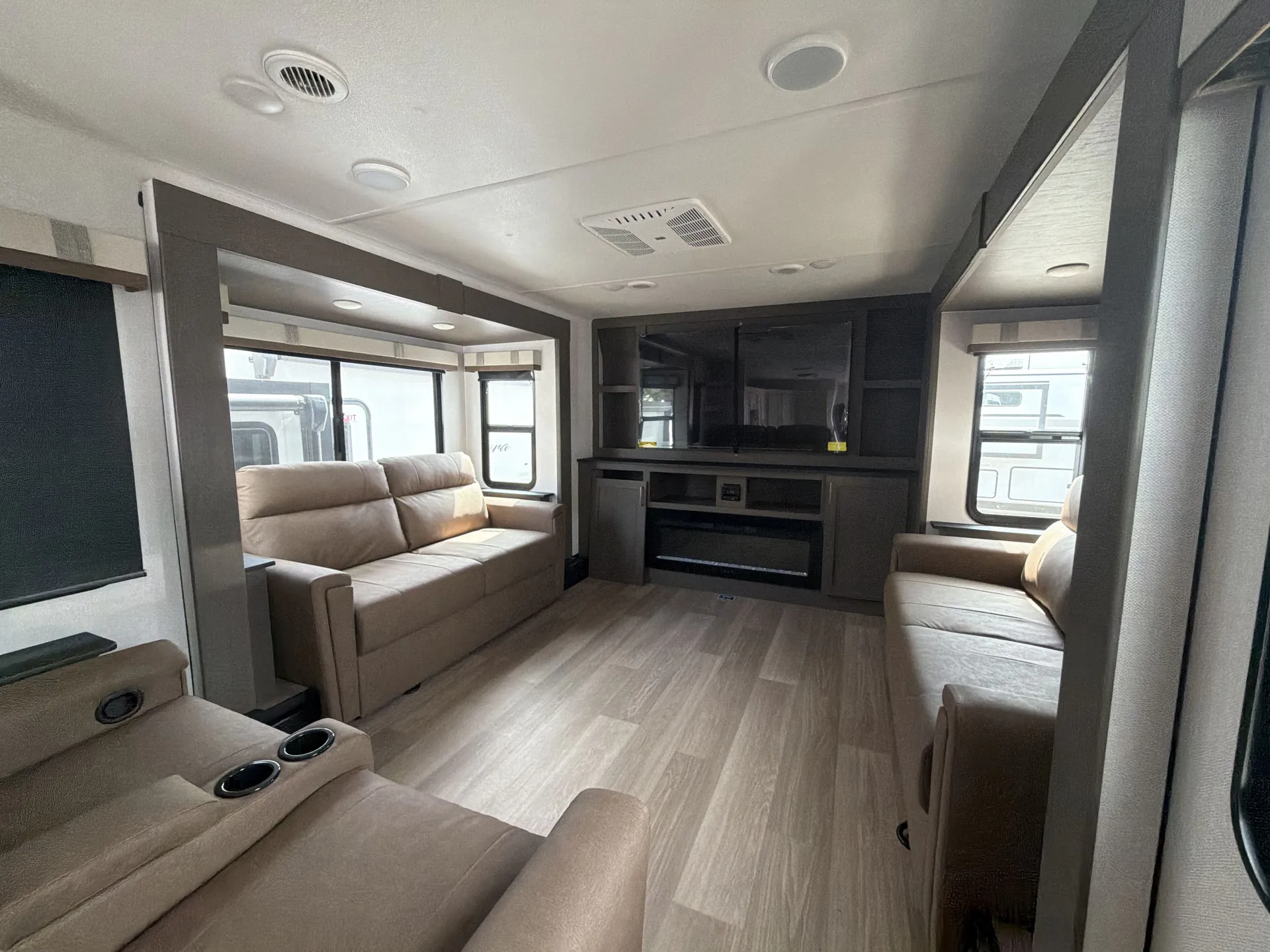2026 East to West Tandara 390FL — living area main