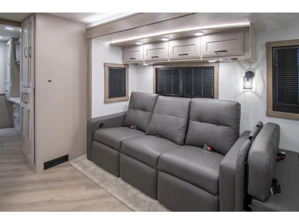 2027 Entegra Coach Emblem 36U, Photos photo 10