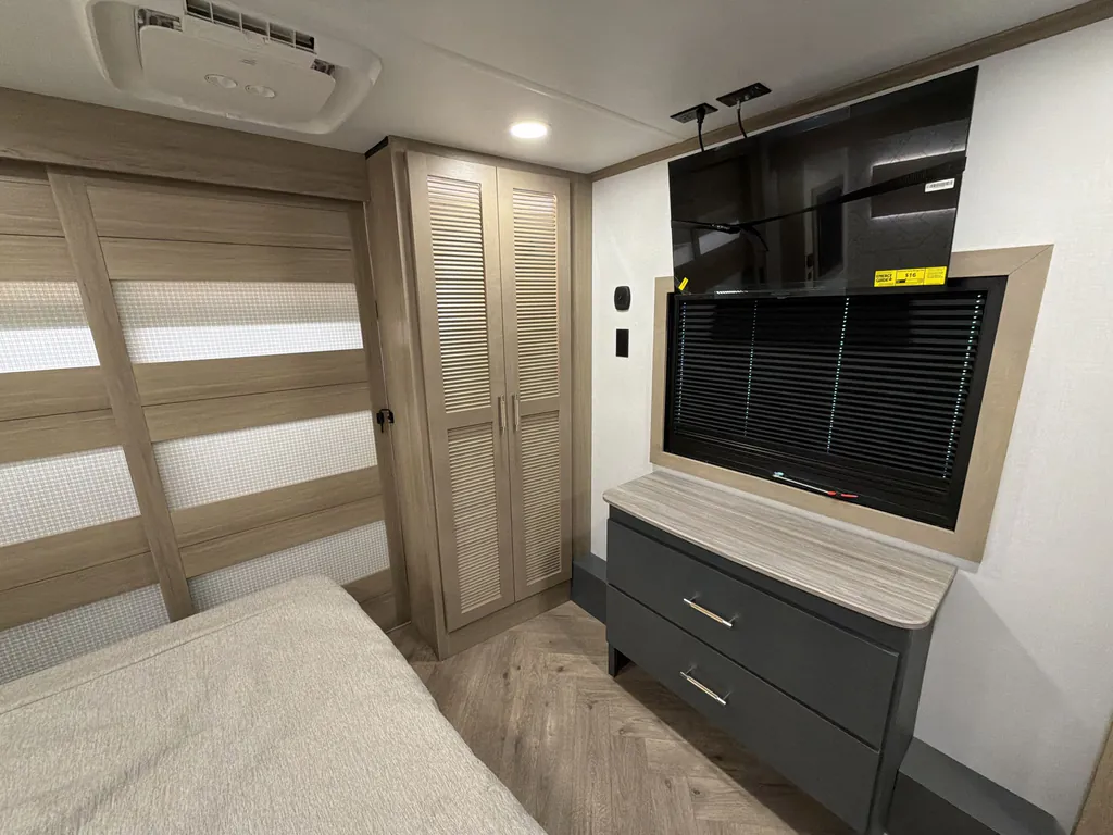 2026 Keystone Raptor 433, Photos photo 16