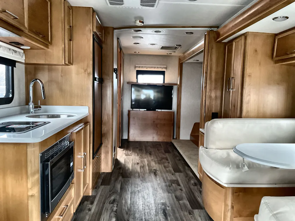 2019 Tiffin Wayfarer 24 FW, Photos photo 18