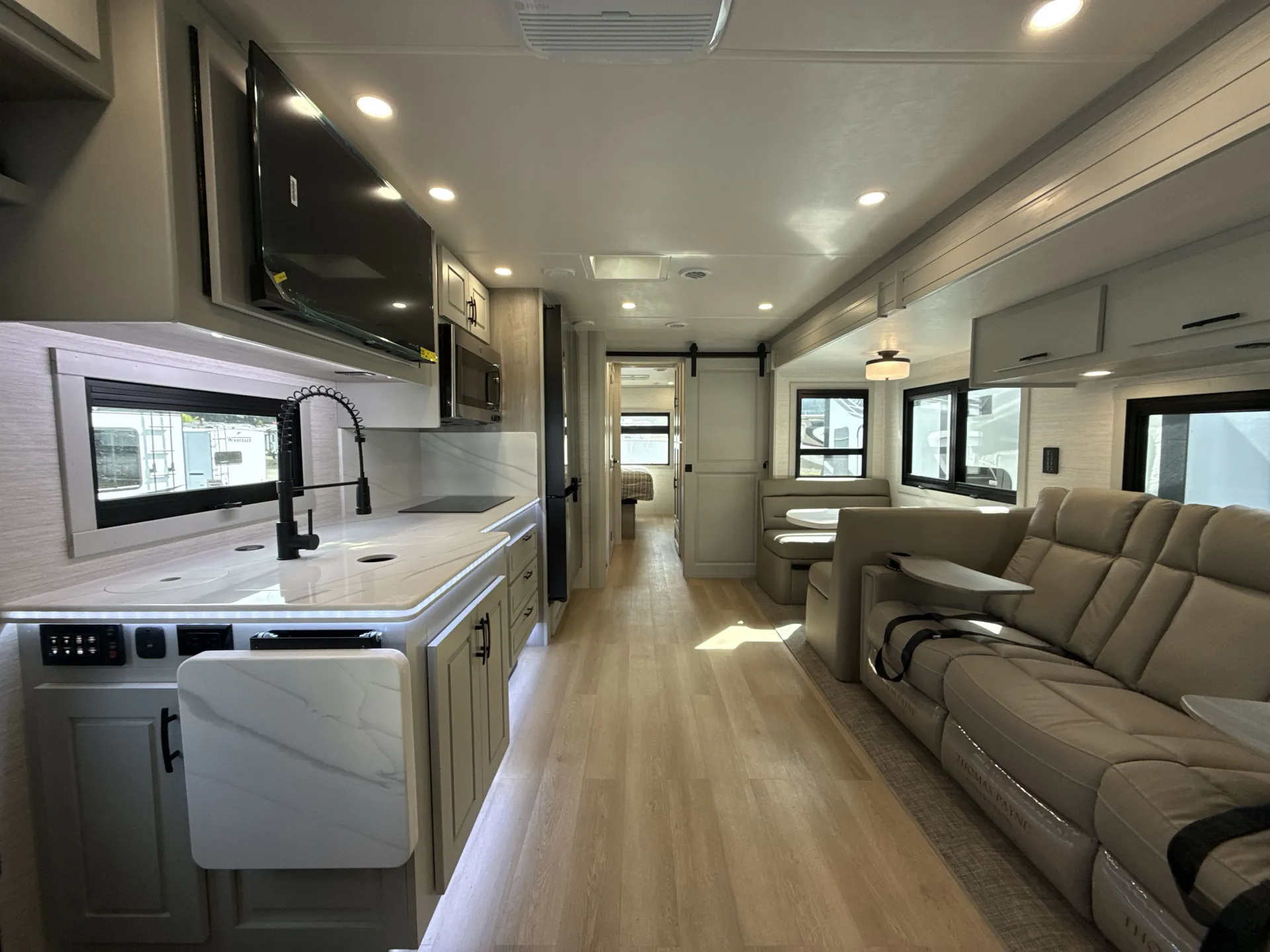 2026 dynamax Dynaquest Xl 3400KD — living area main
