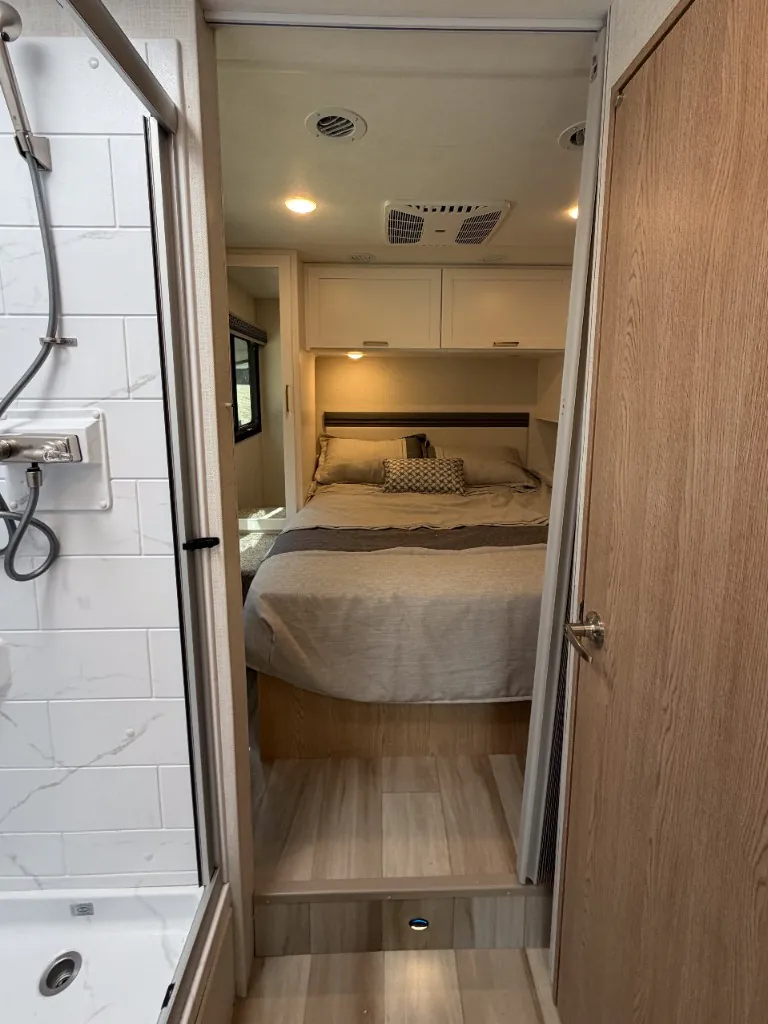 2027 Thor Motor Coach Quantum HS31, Photos photo 33