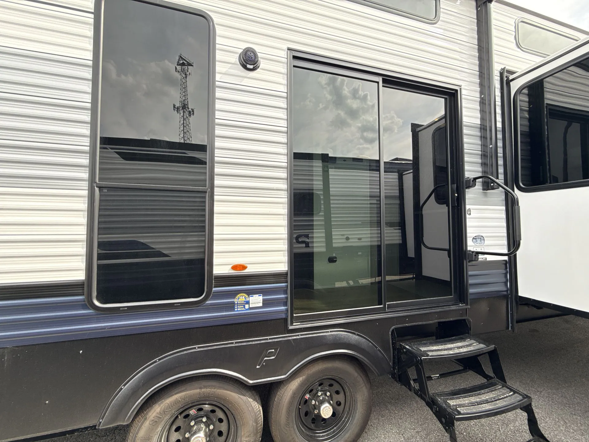 2027 Forest River Puma Vista 402LFT — Photo 6