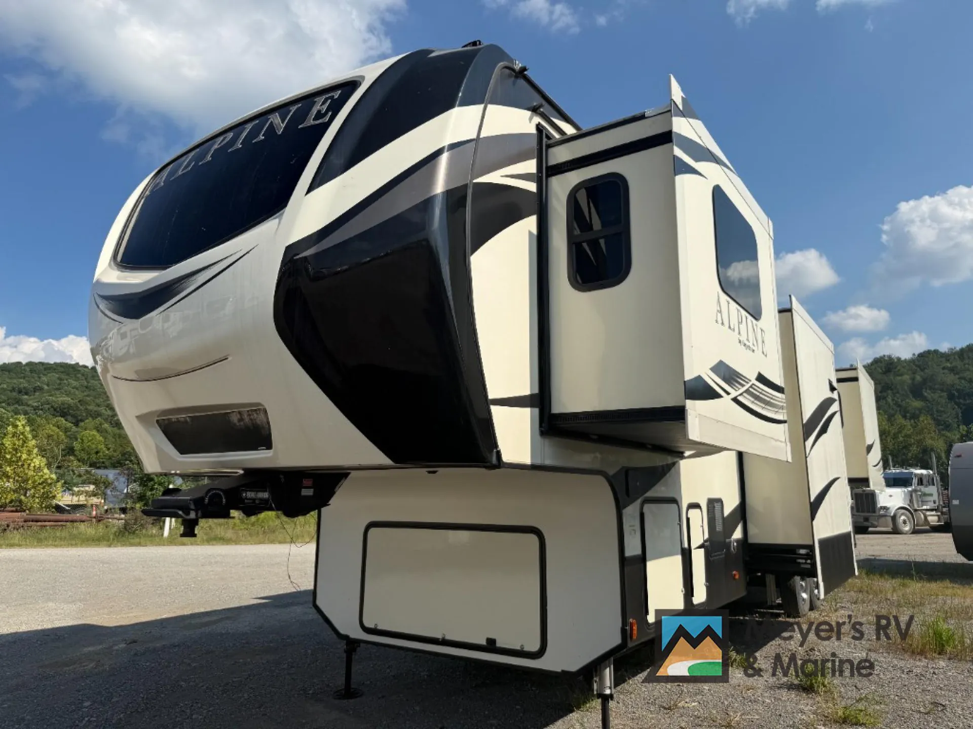 2019 Keystone Alpine 3701FL - Photo 3