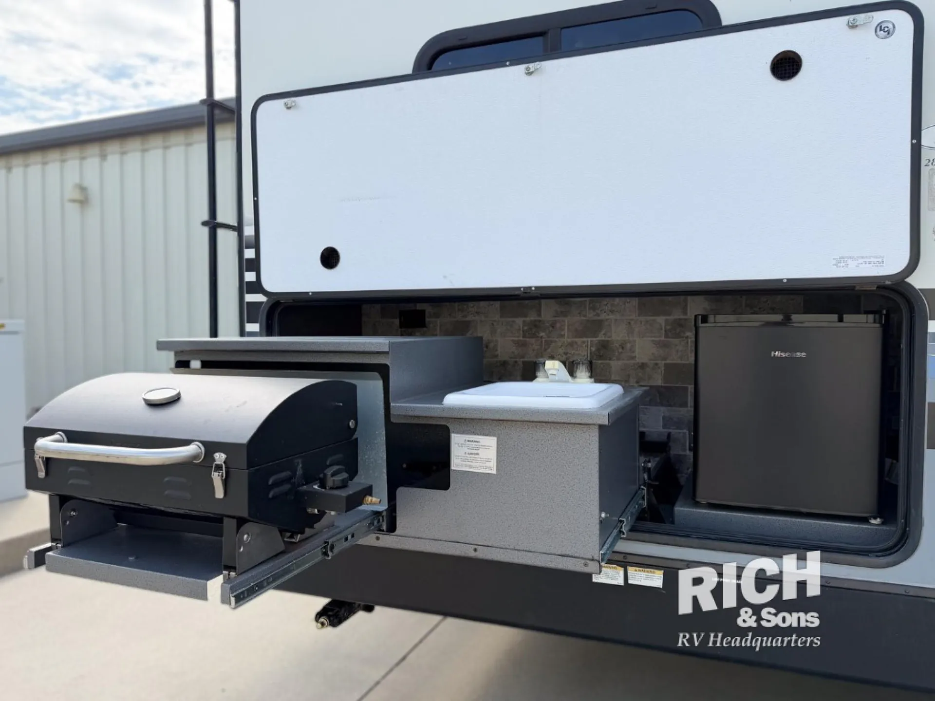 2017 Forest River Surveyor 287BHSS — Photo 7