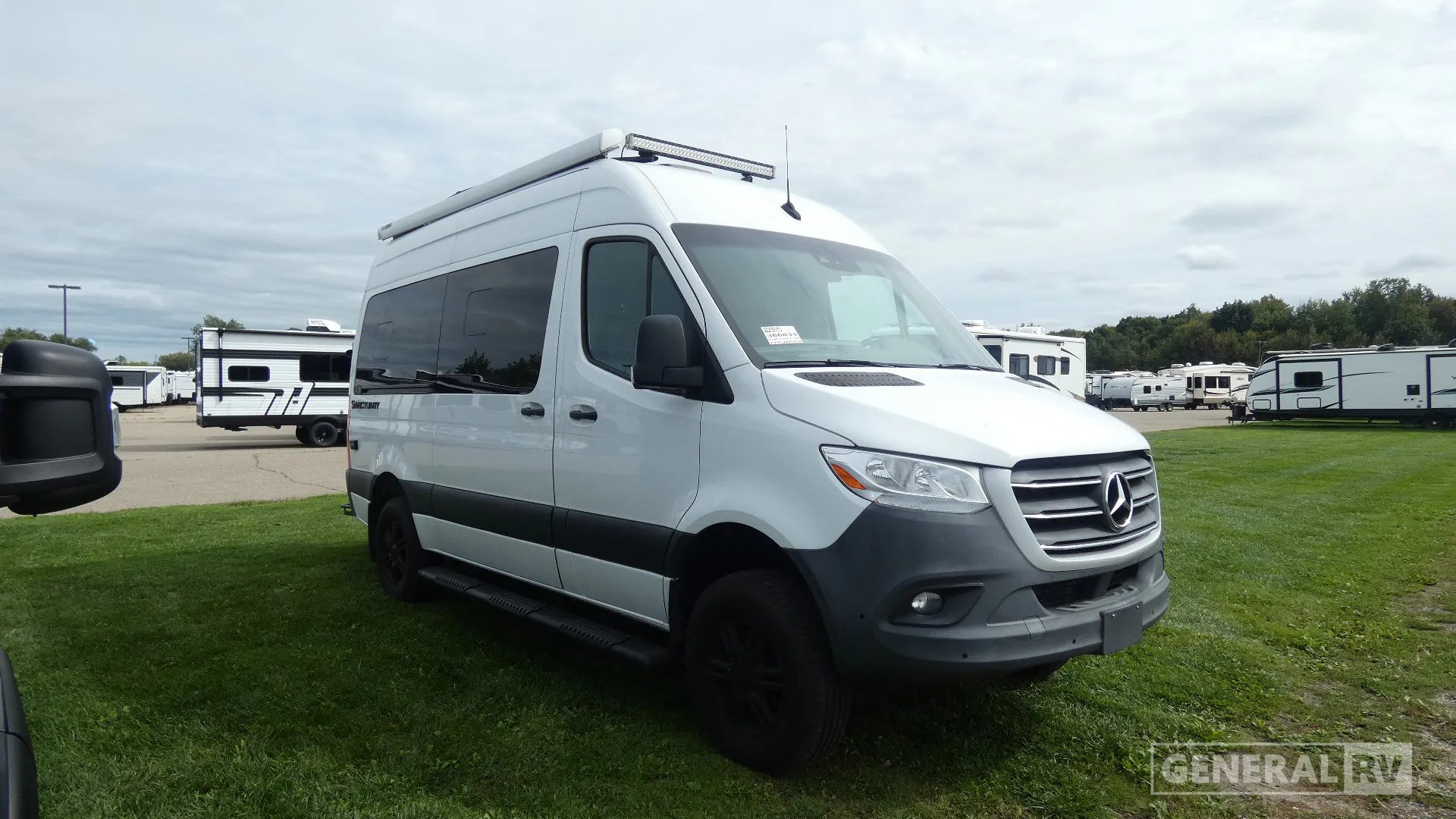 2022 Thor Motor Coach Sanctuary 19P - Photo 2
