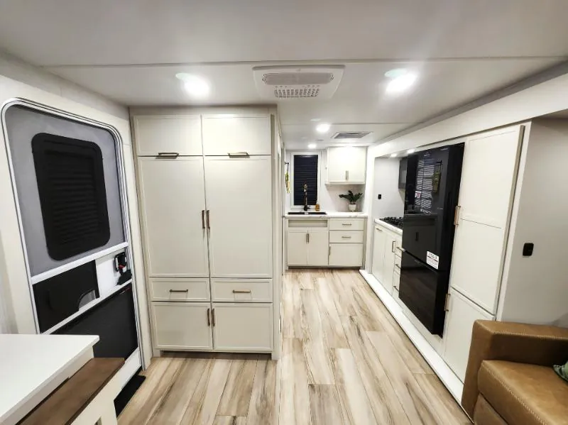 2026 Brinkley Model Ix 23X, Photos photo 5