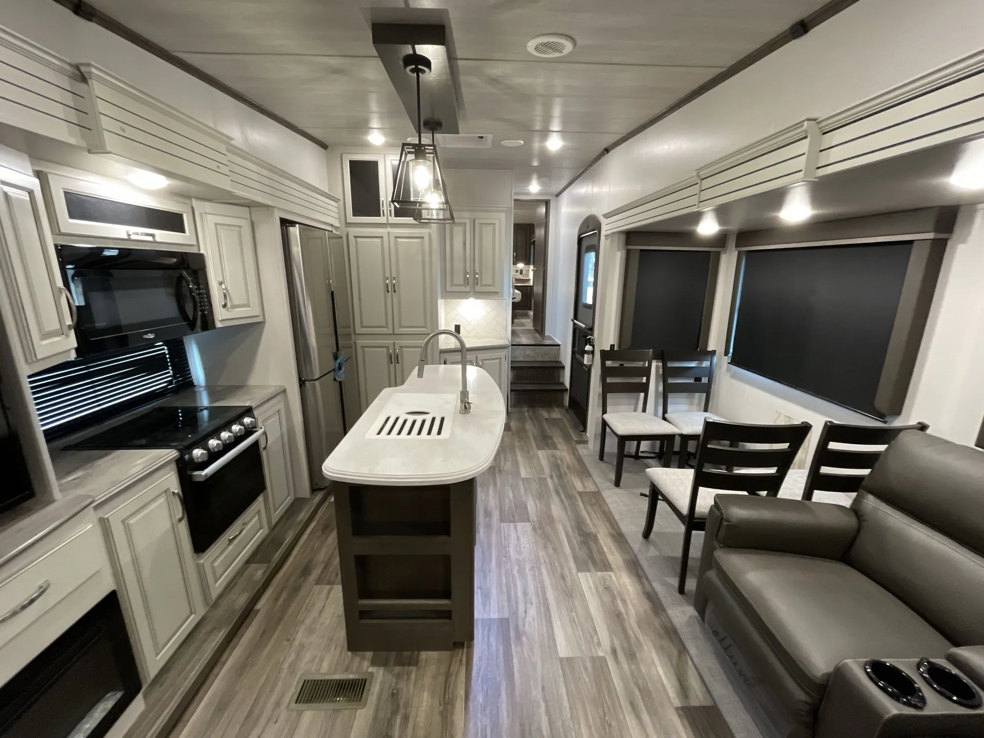 2021 Keystone Cougar 290RLS — living area main