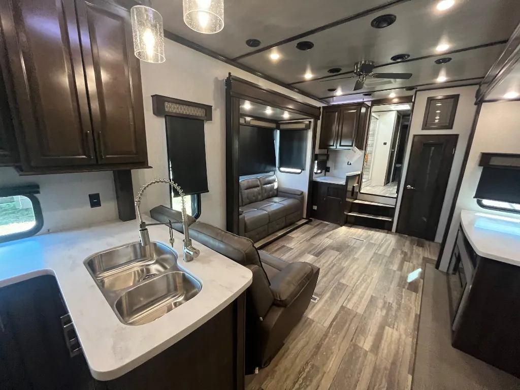2021 Dutchmen Yukon 399ML - Photo 4