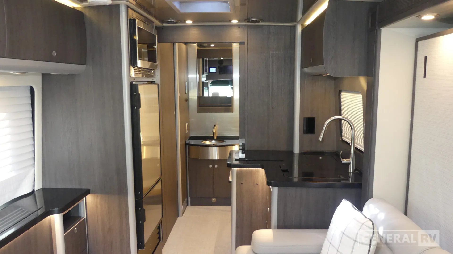 2024 Airstream Atlas Murphy Suite - Photo 3