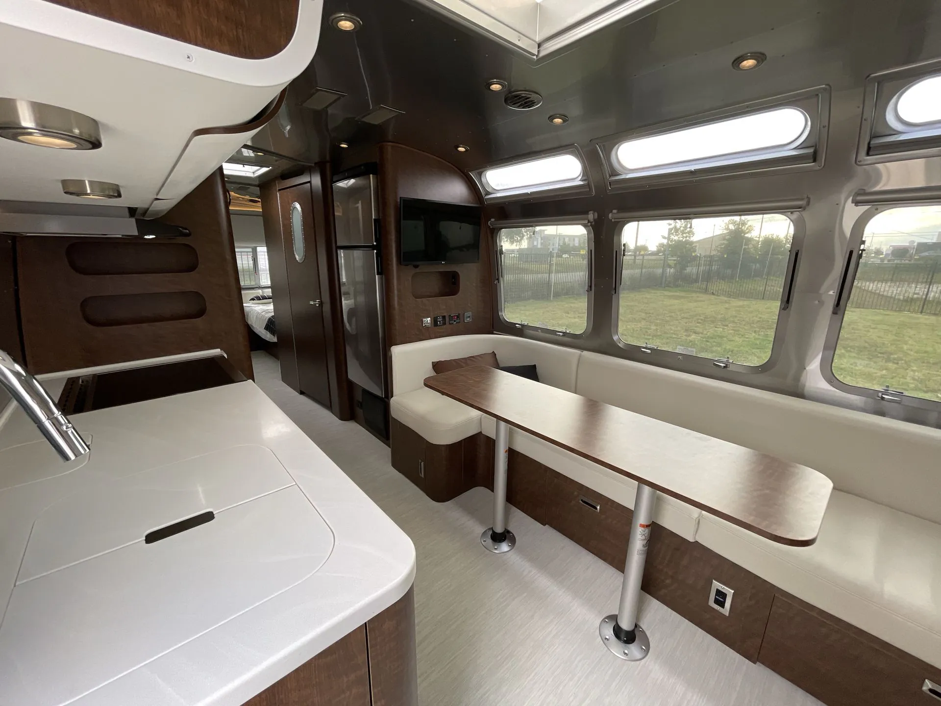 2021 Airstream Globetrotter 30RB - Photo 2