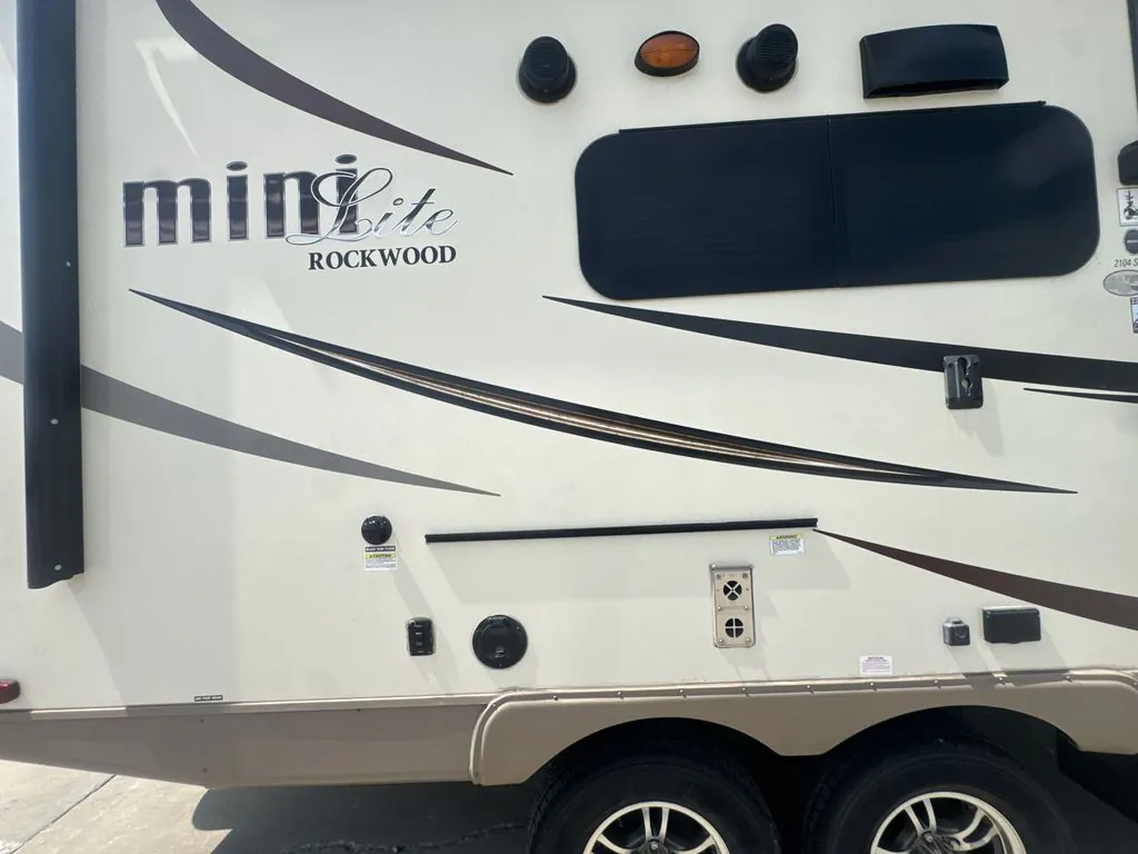 2016 Forest River Rockwood Mini Lite 2104S - Photo 4