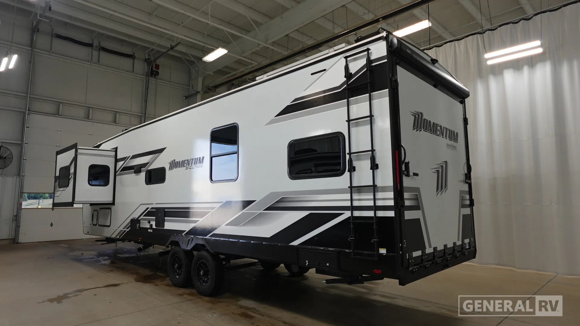 2026 Grand Design Momentum G-Class 31G - Photo 4