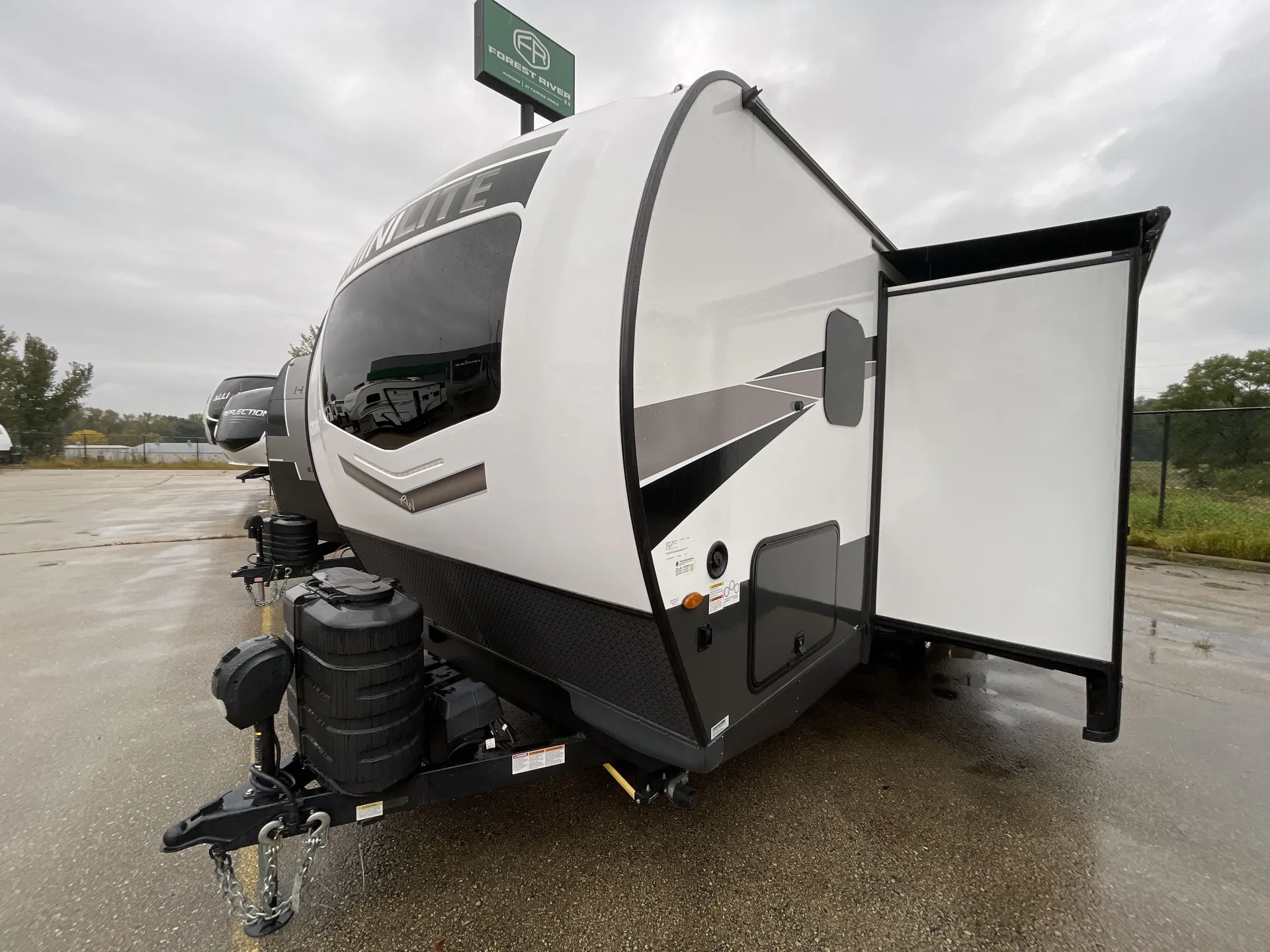 2024 Forest River Rockwood Mini Lite 2509S — off campside