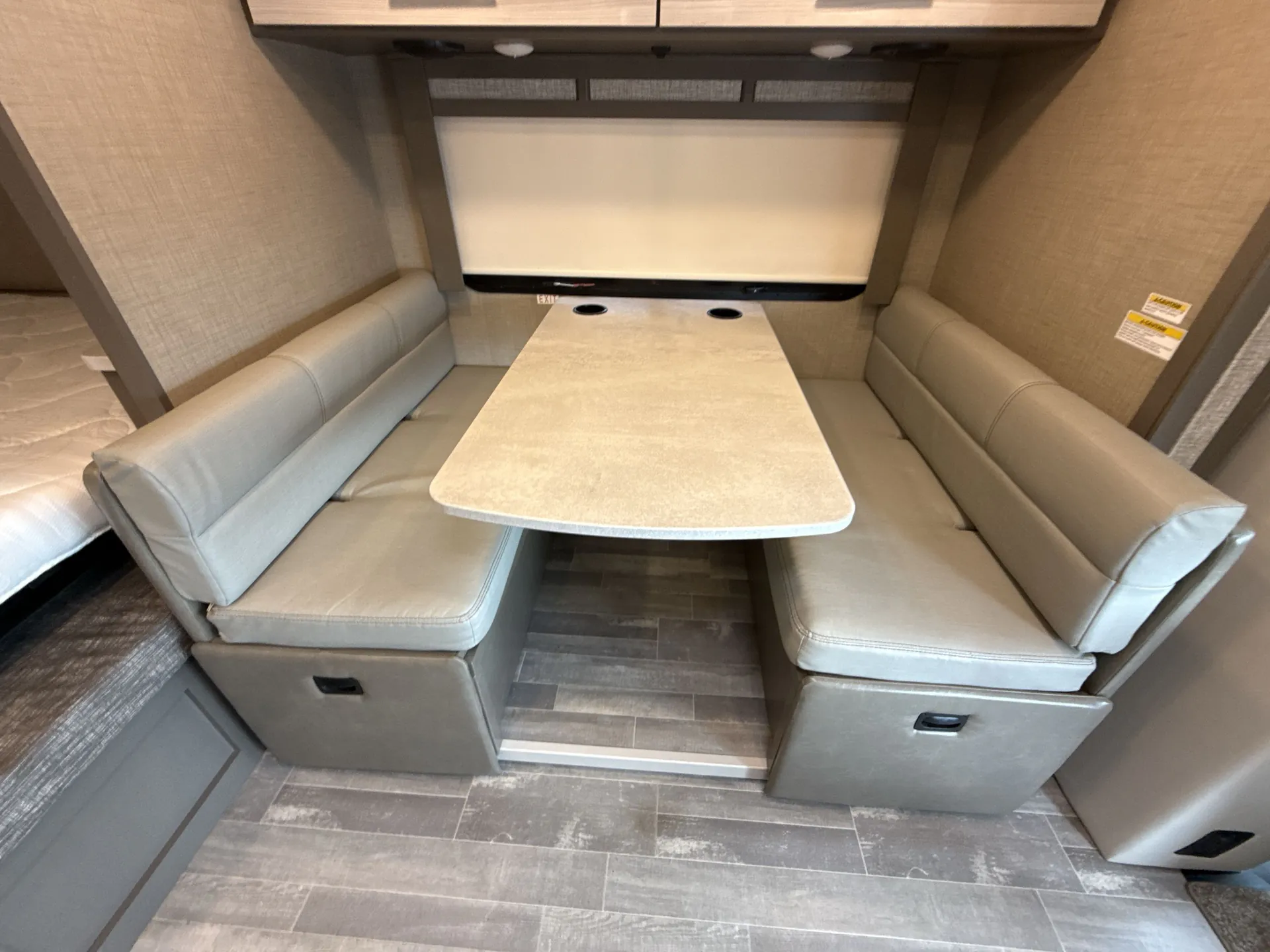 2020 Thor Motor Coach Gemini 23TW — living area main