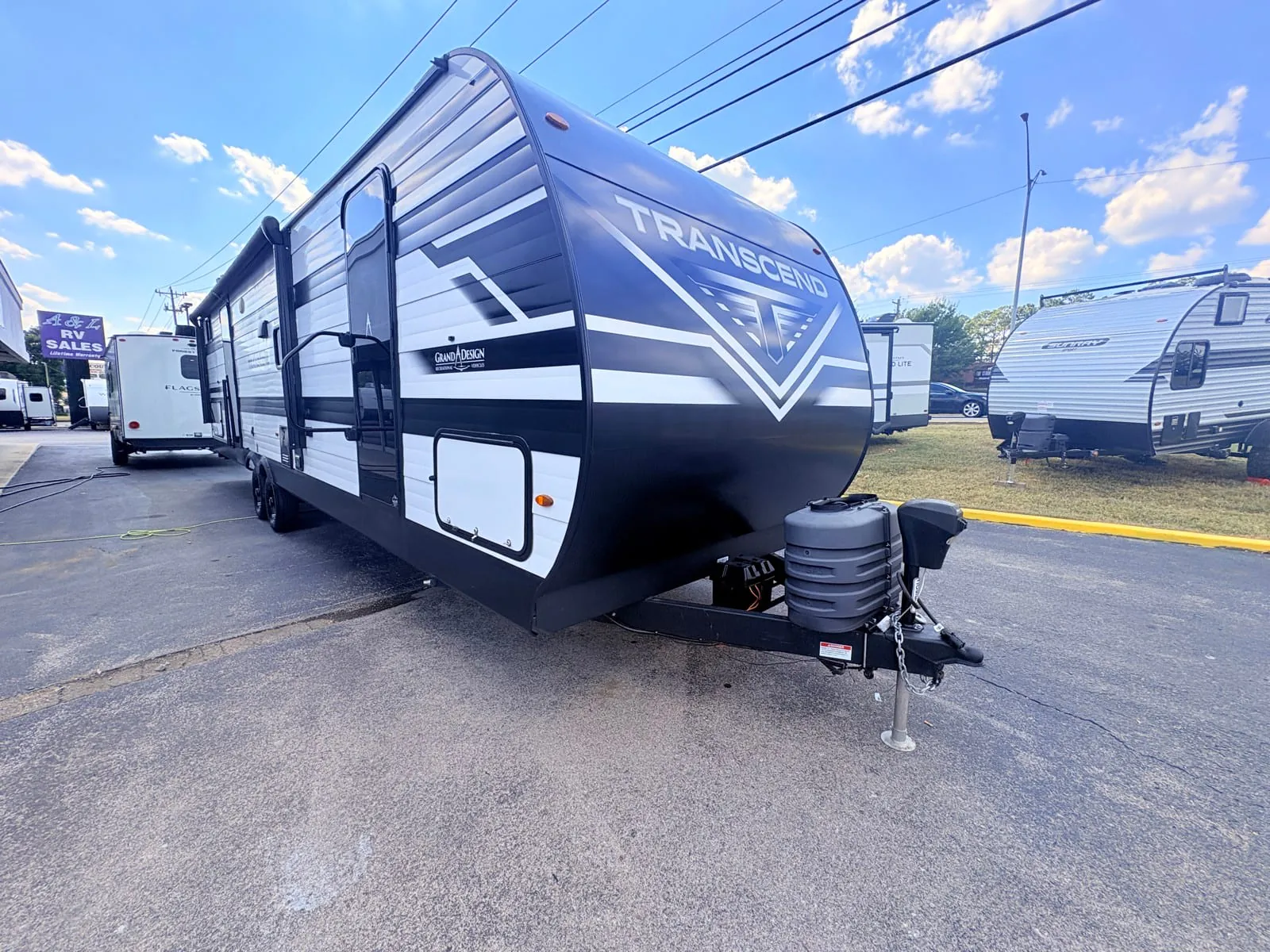 2025 Grand Design Transcend 305BHT - Photo 2