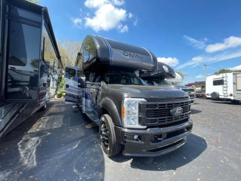 2024 Thor Motor Coach Omni LV35 - Photo 2