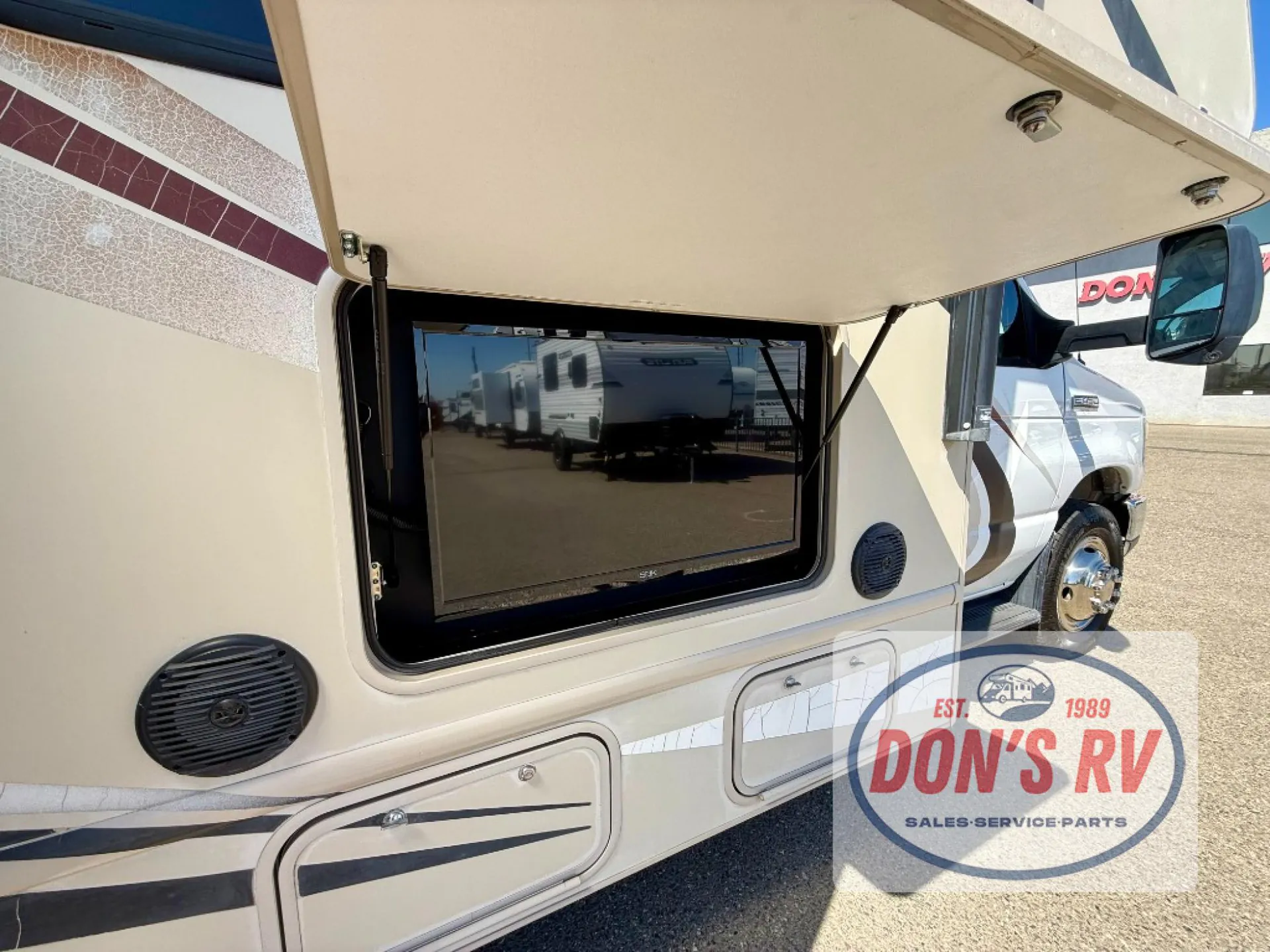 2017 Thor Motor Coach Chateau 28Z - Photo 3