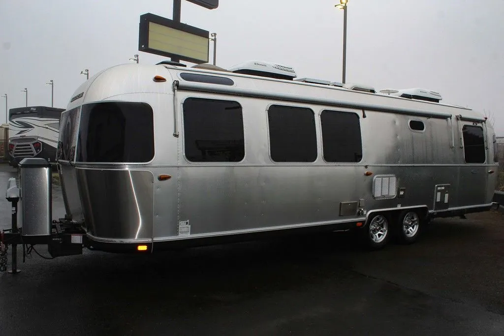 2016 Airstream Classic 30 - Photo 4