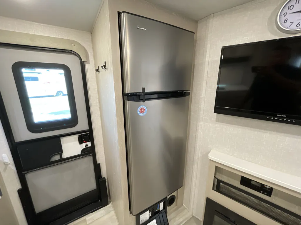 2023 Forest River Flagstaff Micro Lite 25FKS, Photos photo 7