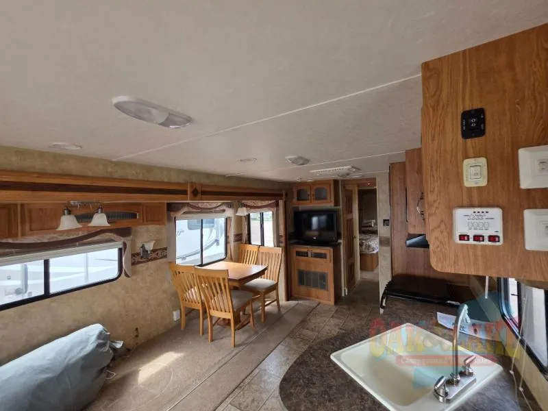 2010 Jayco Eagle 320RLDS - Photo 2