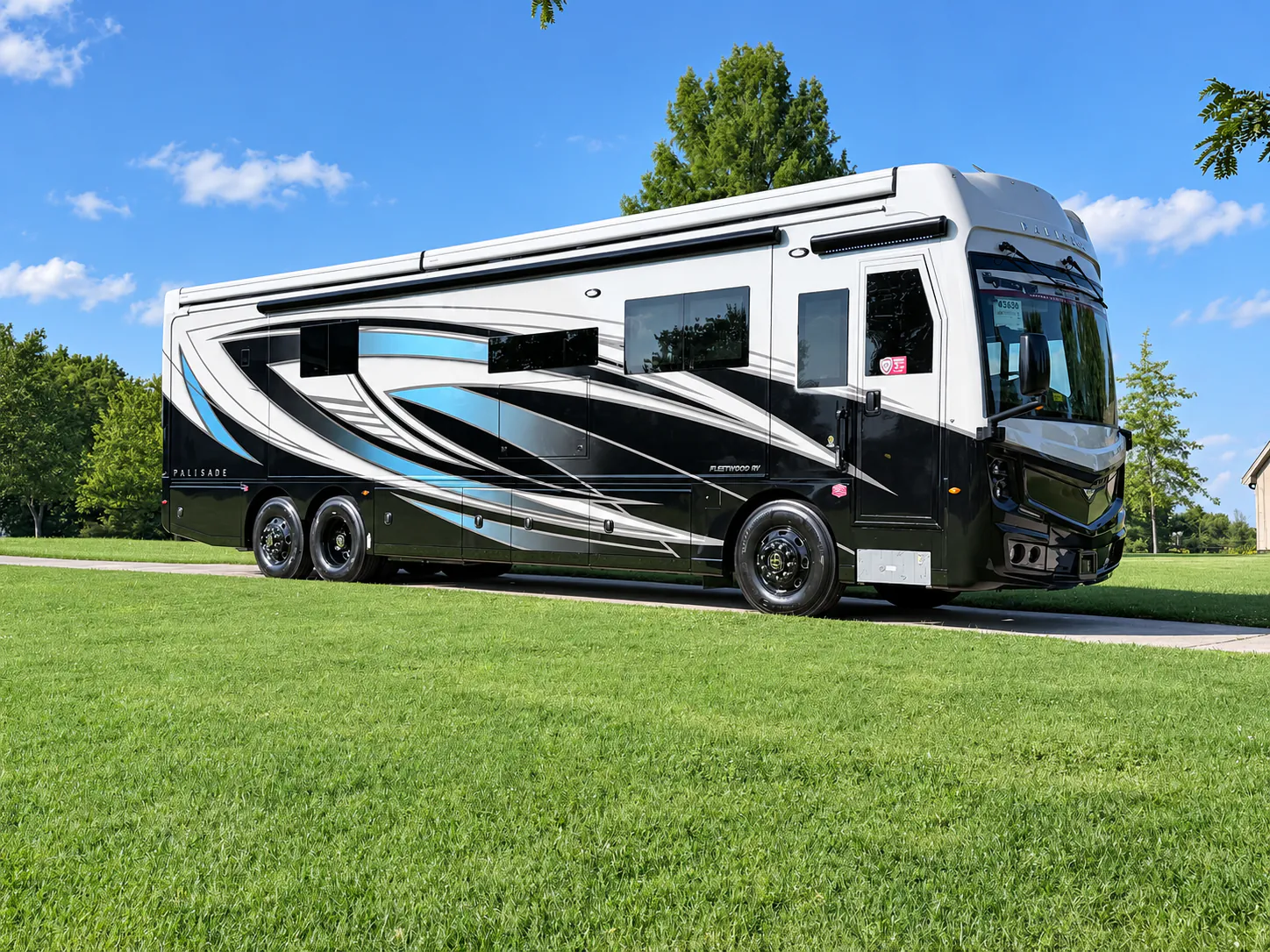 2027 Fleetwood Palisade 40H - Photo 3
