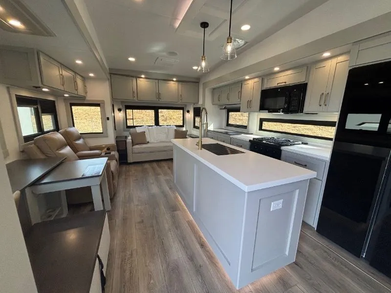 2026 Brinkley Model Z 3600, Photos photo 3