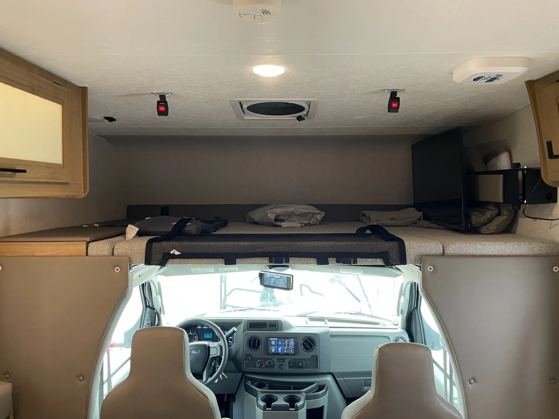 2025 Coachmen Leprechaun 220XG - Photo 4