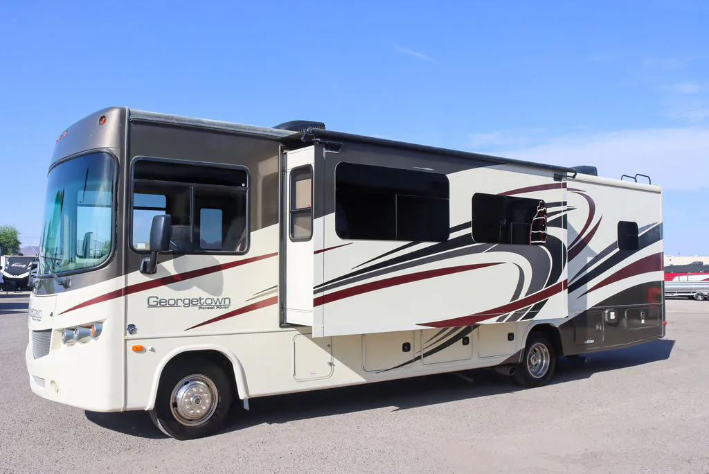 2016 Forest River Georgetown 329DS - Photo 2