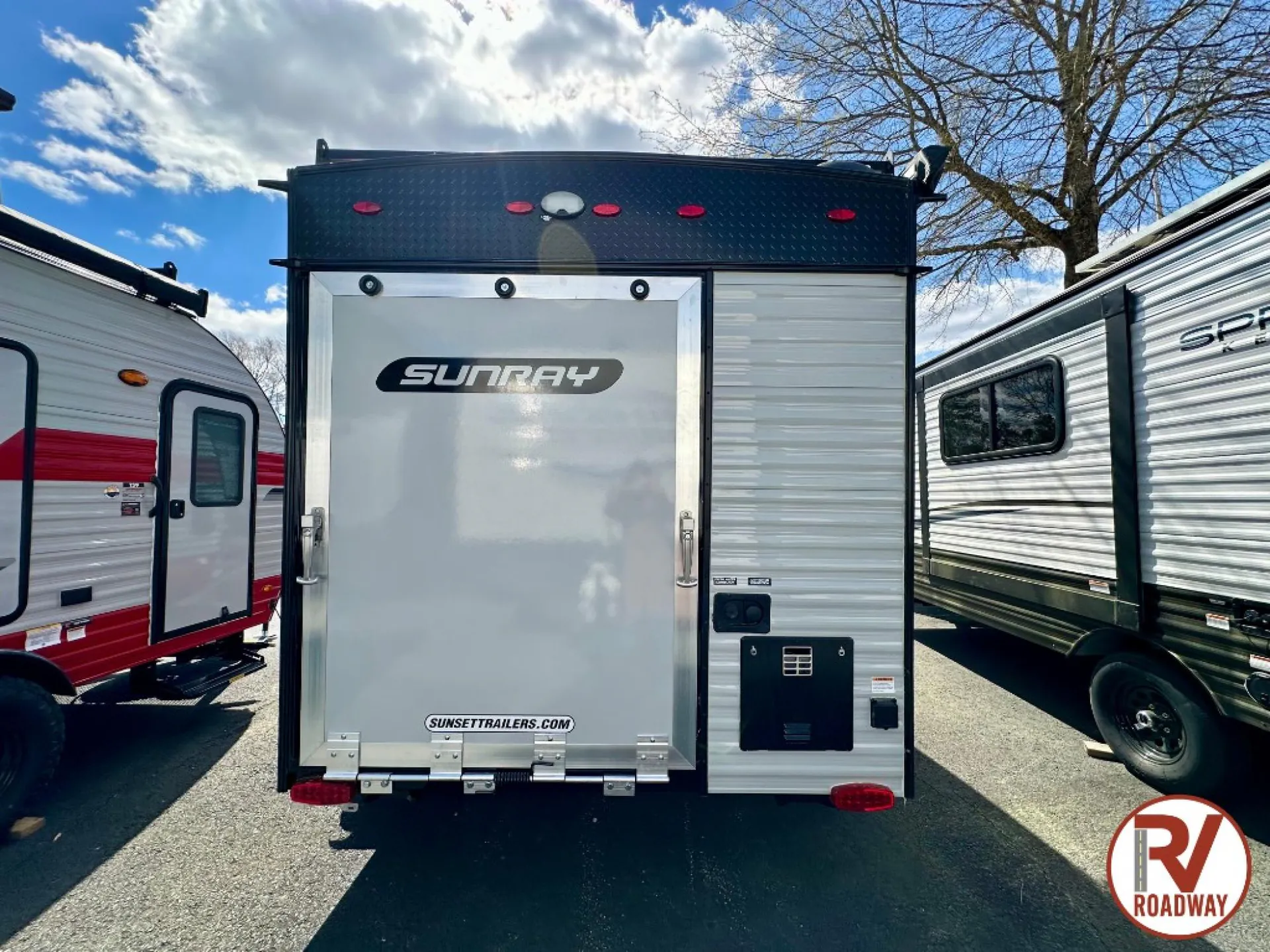 2025 Sunset Park RV SunRay 139T - Photo 4